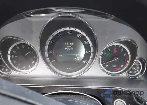 2010 Mercedes-Benz E 350 4Matic z USA, uszkodzony, nr VIN WDDHF8HB7AA064088